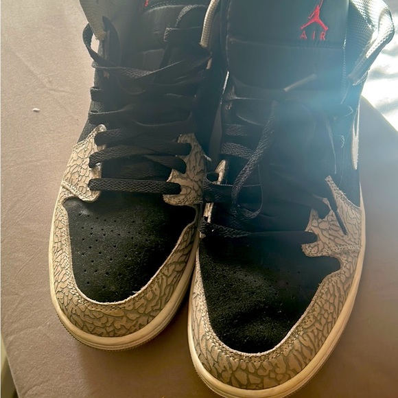 Men 10.5 Nikes - Picture 1 of 4